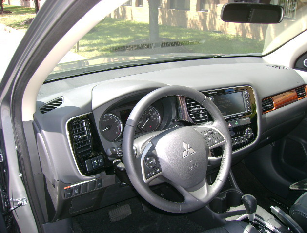 Mitsubishi Outlander.PNG side.PNG interior