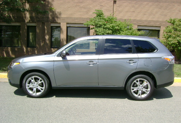 Mitsubishi Outlander.PNG side