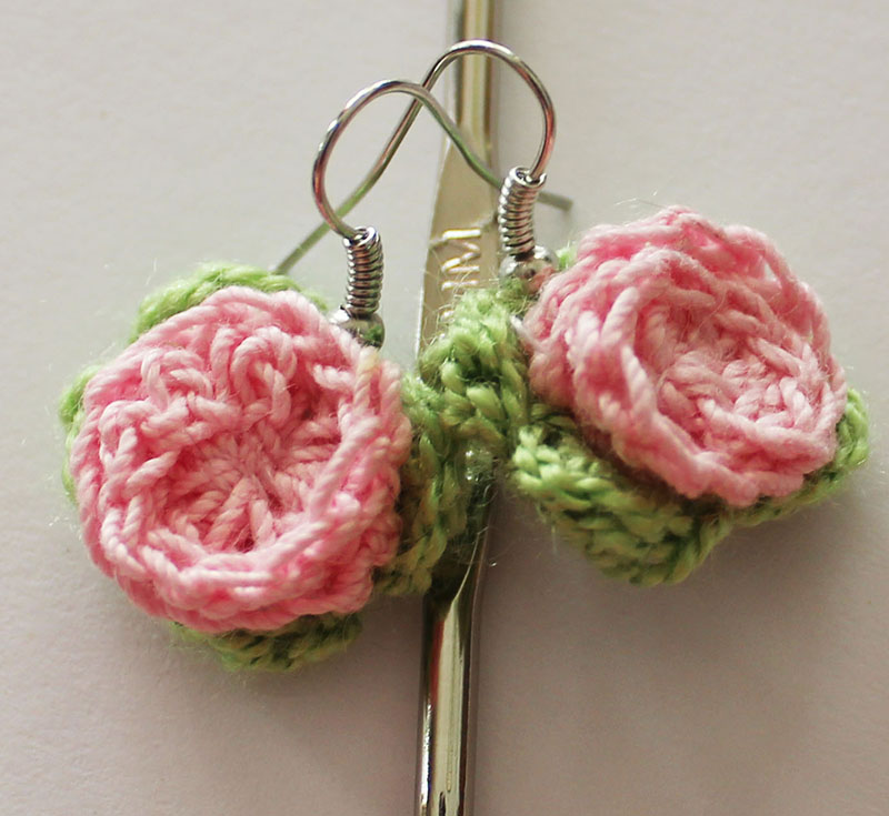 Crochet Easy Rose Earrings-Close Up
